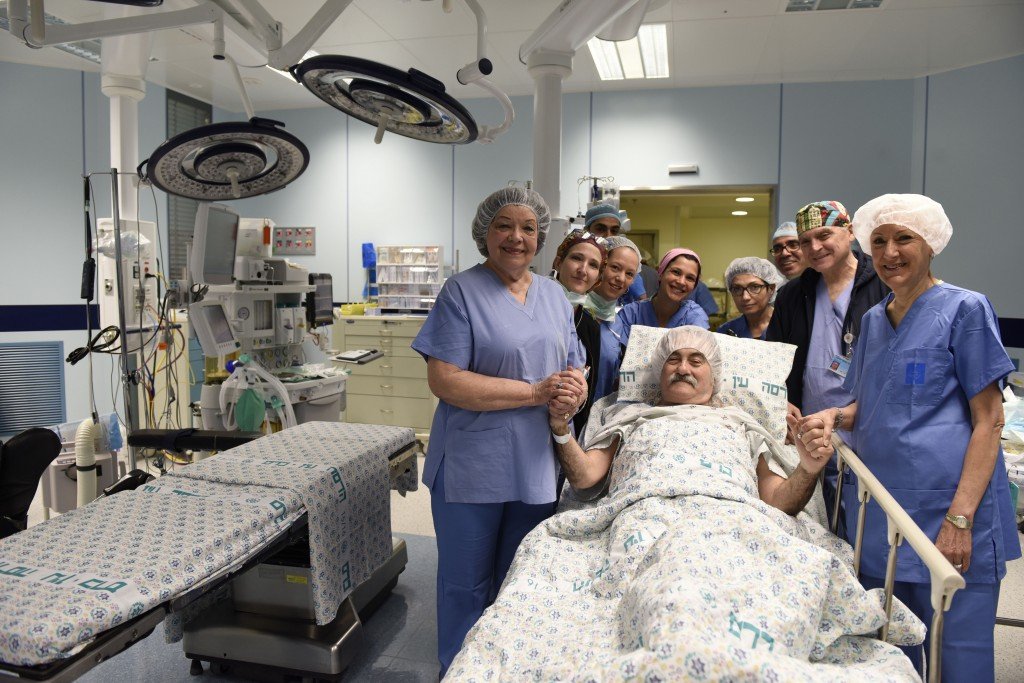 Первый пациент нового операционного комплекса Зеев Маркович перед операцией